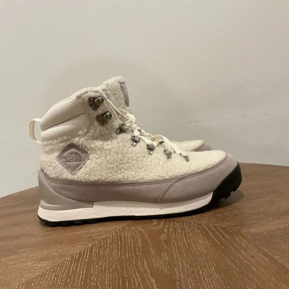 The North Face Shoes Trekking Boots and Shoes W Back To Berkeley iv High Pile